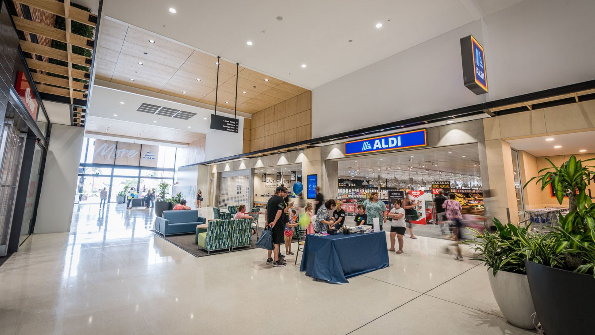 Interior ALDI - 02